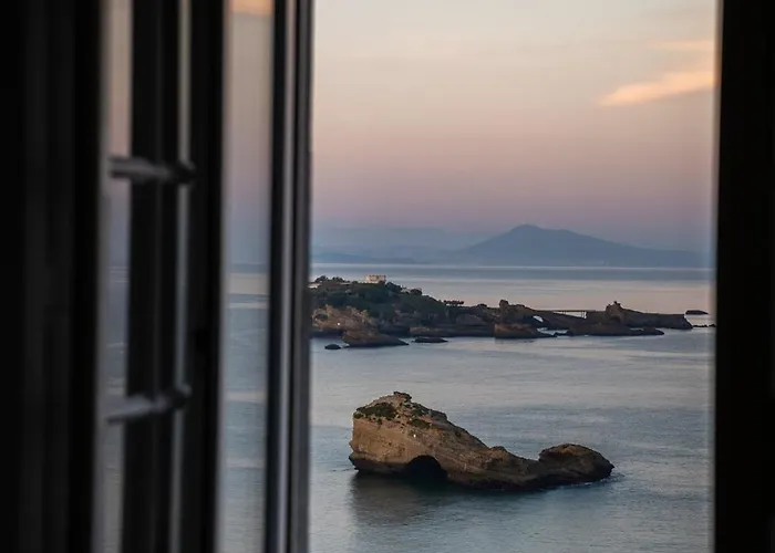 L Imperial - Bed And Views * 比亚里茨